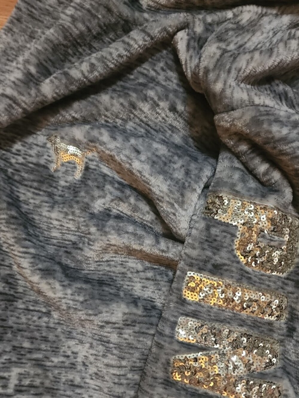 VS Plush Robe - Picture 2 of 2